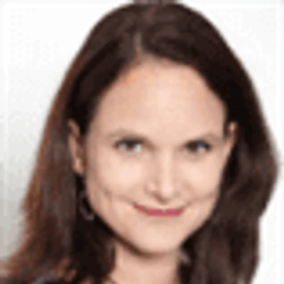 Portrait image of Karen Hallenstein